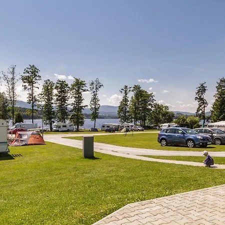 U Kukacku Tatil parkı